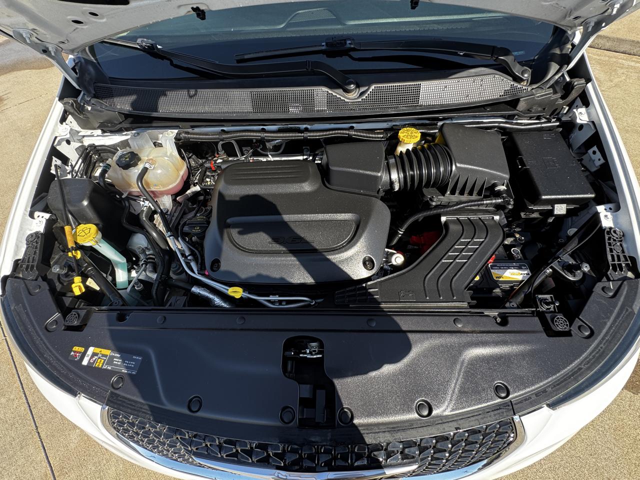 Chrysler Pacifica photo 16