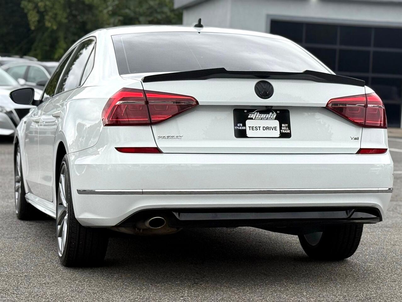 2018 Volkswagen Passat S R-Line photo 2