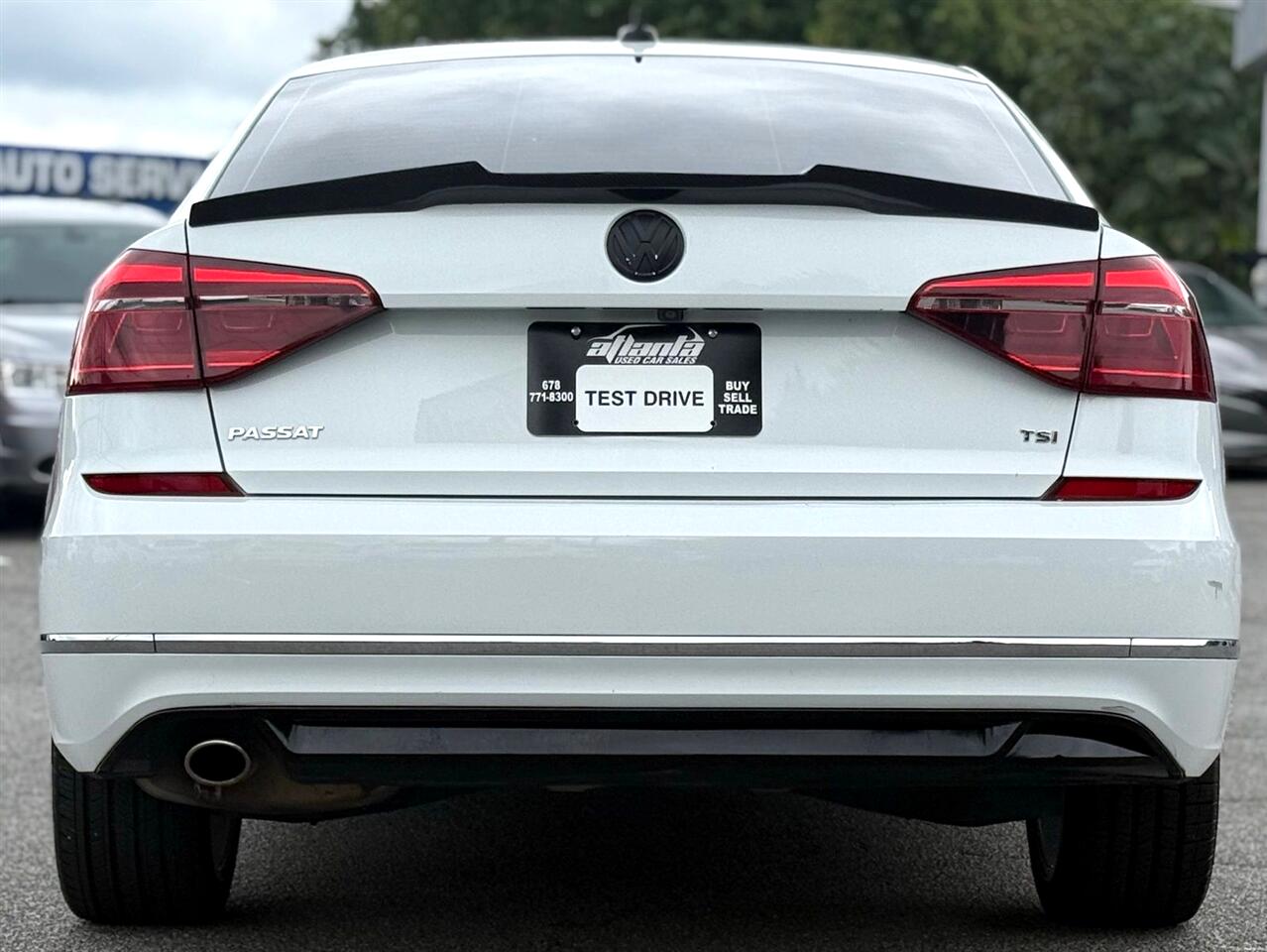 2018 Volkswagen Passat S R-Line photo 3