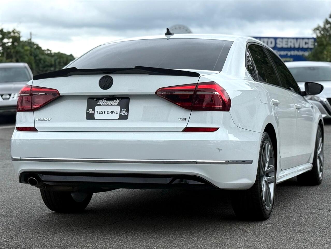 2018 Volkswagen Passat S R-Line photo 4
