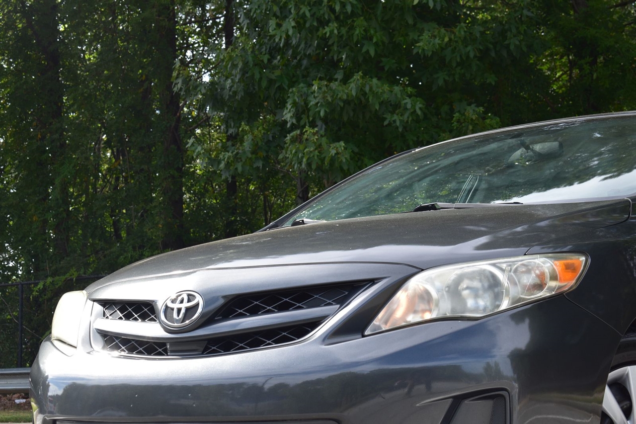 2012 Toyota Corolla photo 2