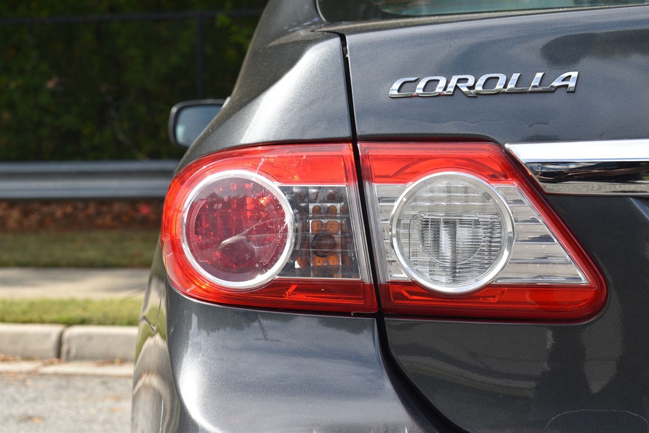 2012 Toyota Corolla photo 12