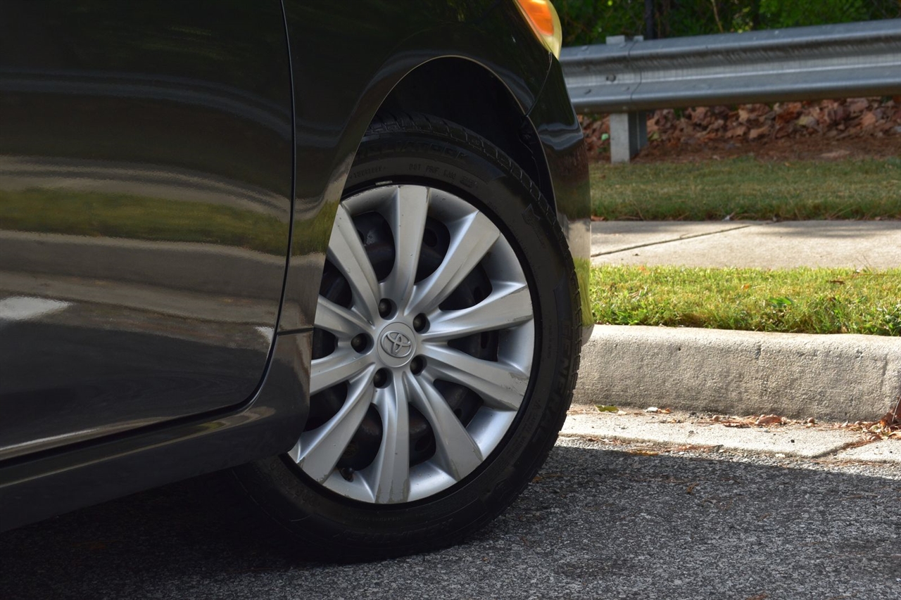 2012 Toyota Corolla photo 18