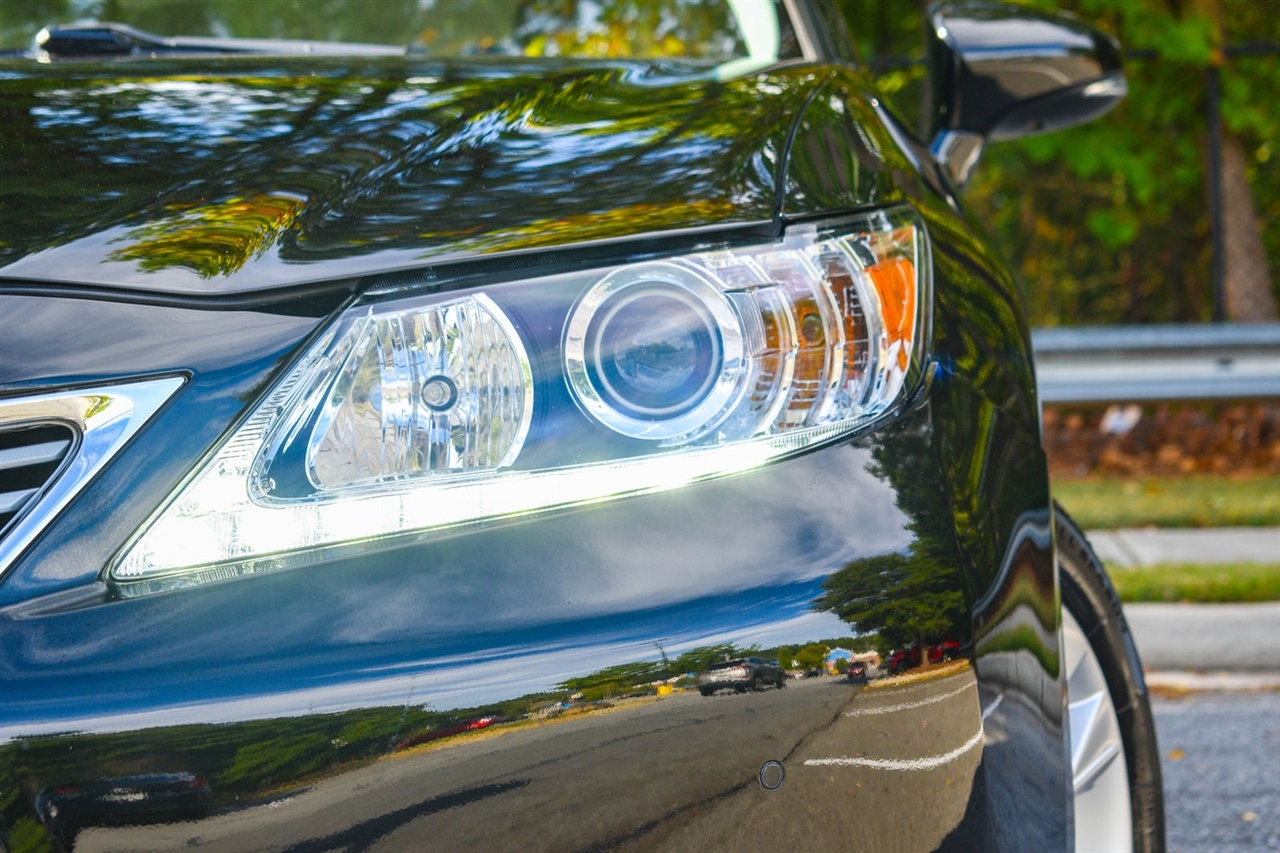2013 Lexus ES 300h photo 3