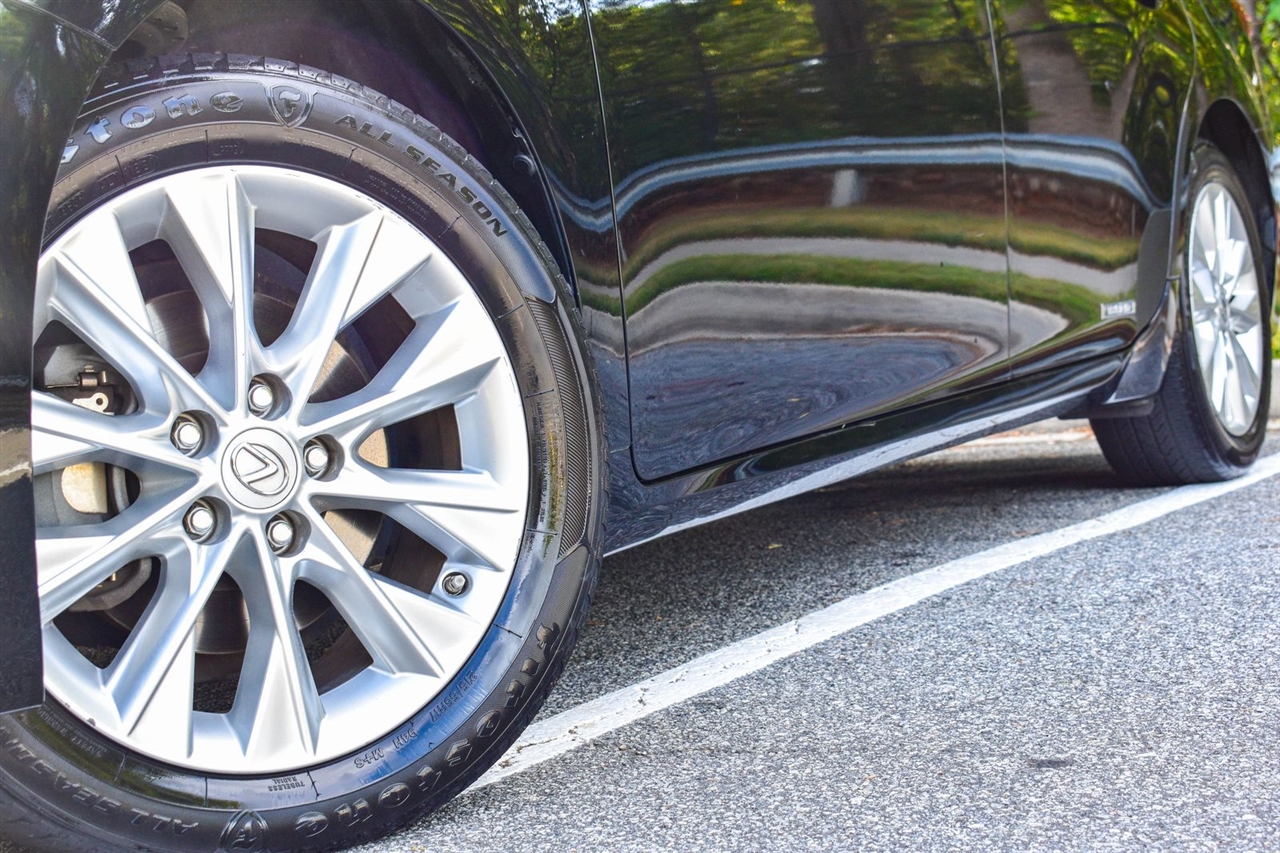 2013 Lexus ES 300h photo 4