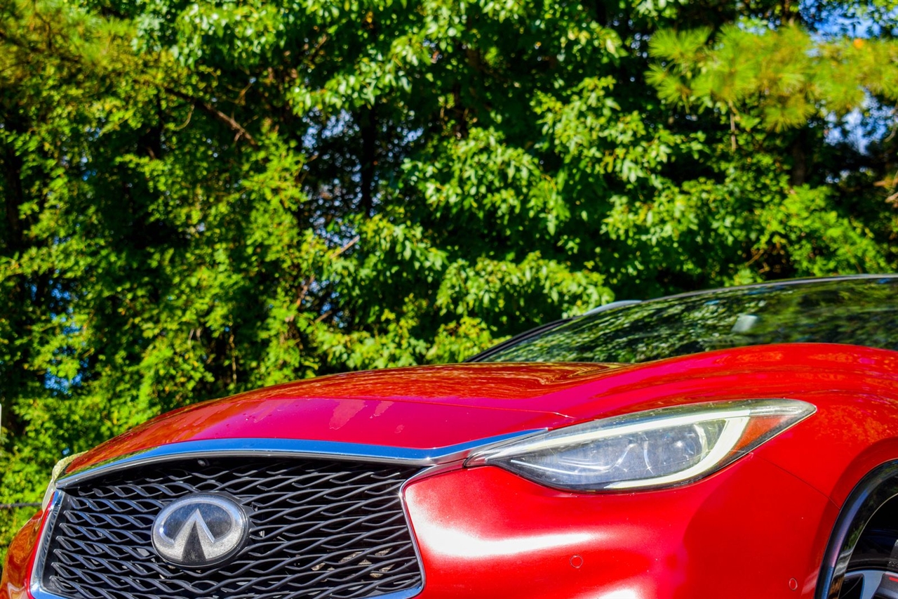 2017 Infiniti QX30 Premium photo 2