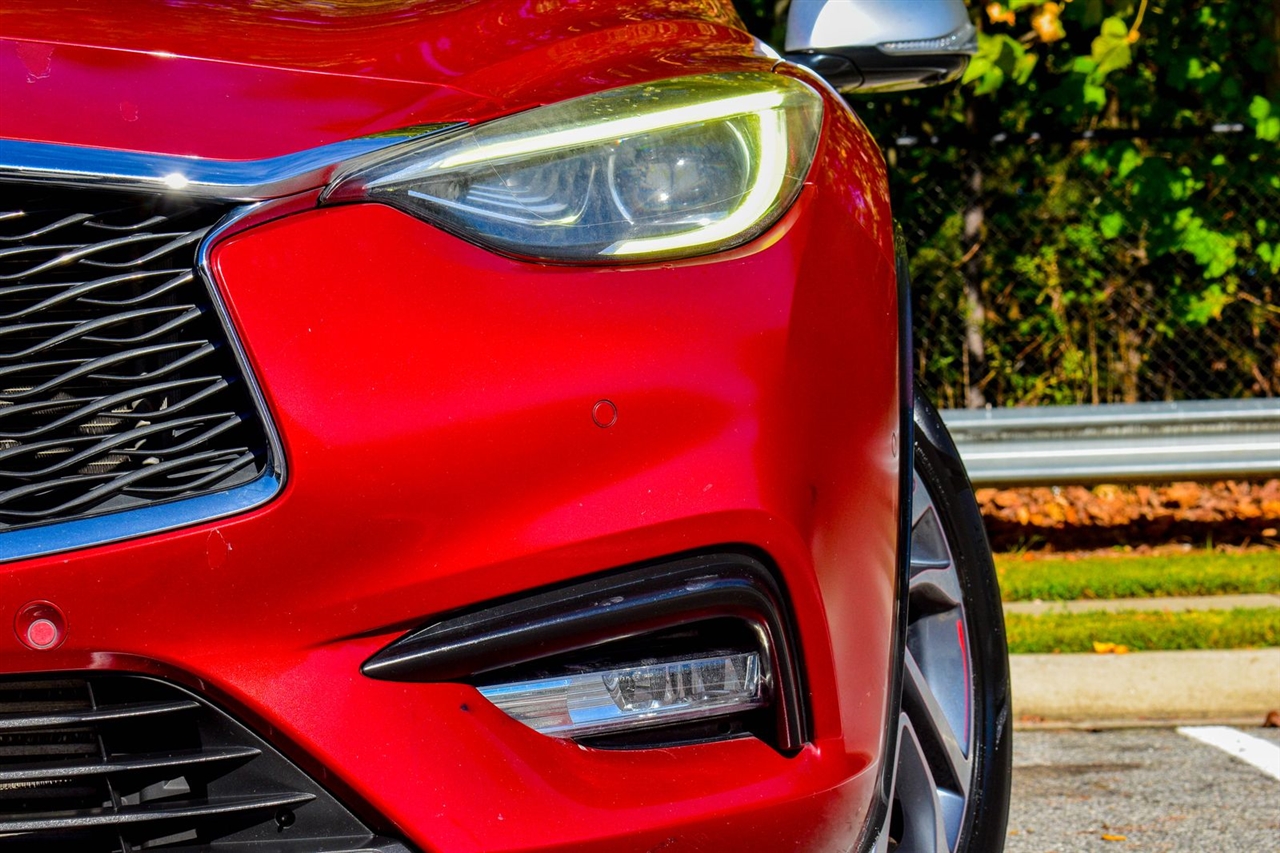 2017 Infiniti QX30 Premium photo 3