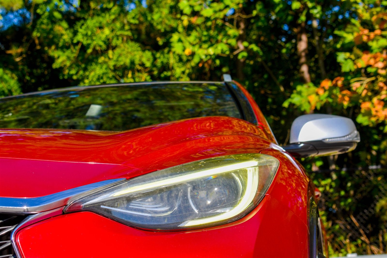 2017 Infiniti QX30 Premium photo 4