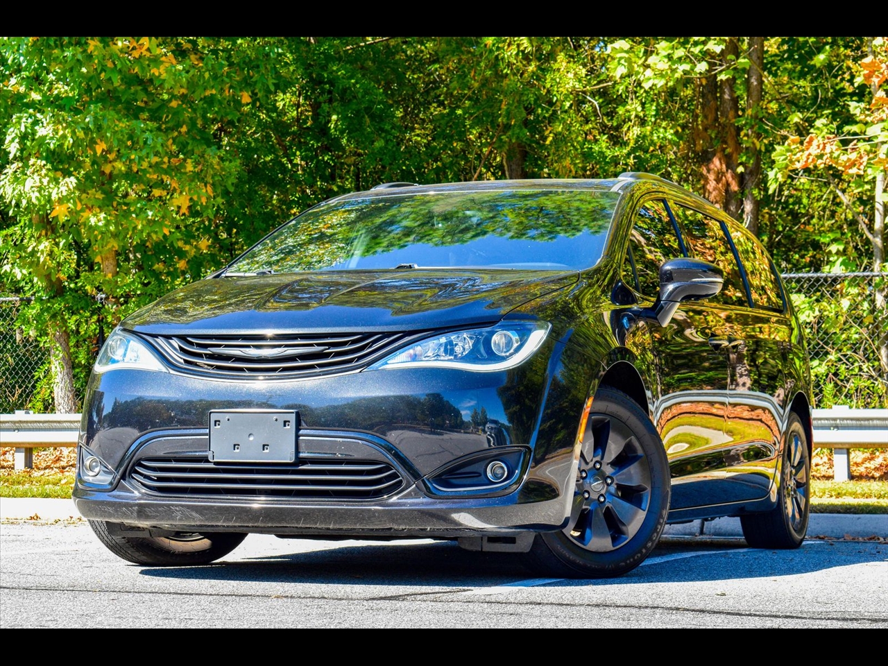 2019 Chrysler Pacifica Hybrid Limited FWD