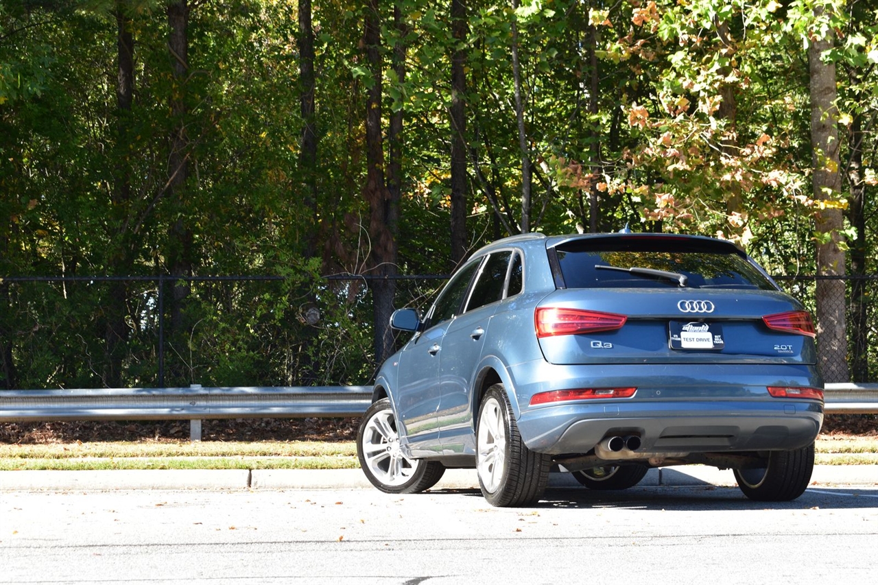 Audi Q3 2.0 TFSI Sport Premium Plus quattro AWD 2018 Audi Q3 2.0 TFSI Sport Premium Plus quattro AWD 2018