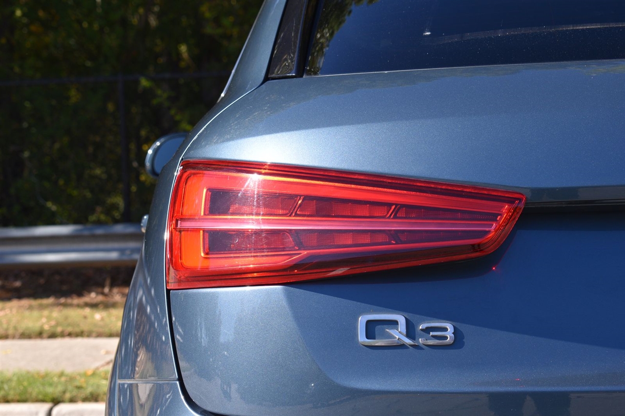 Audi Q3 2.0 TFSI Sport Premium Plus quattro AWD 2018 Audi Q3 2.0 TFSI Sport Premium Plus quattro AWD 2018