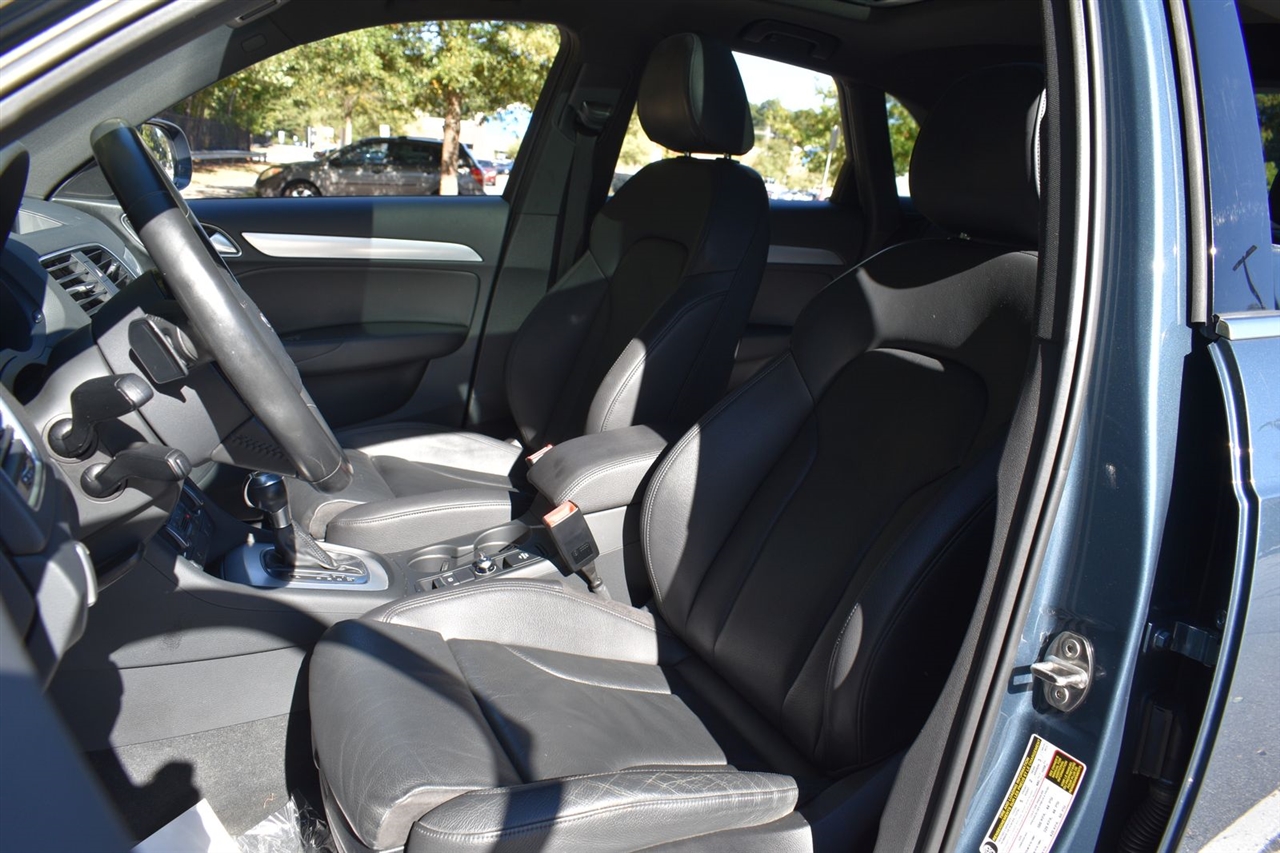 Audi Q3 2.0 TFSI Sport Premium Plus quattro AWD 2018 Audi Q3 2.0 TFSI Sport Premium Plus quattro AWD 2018