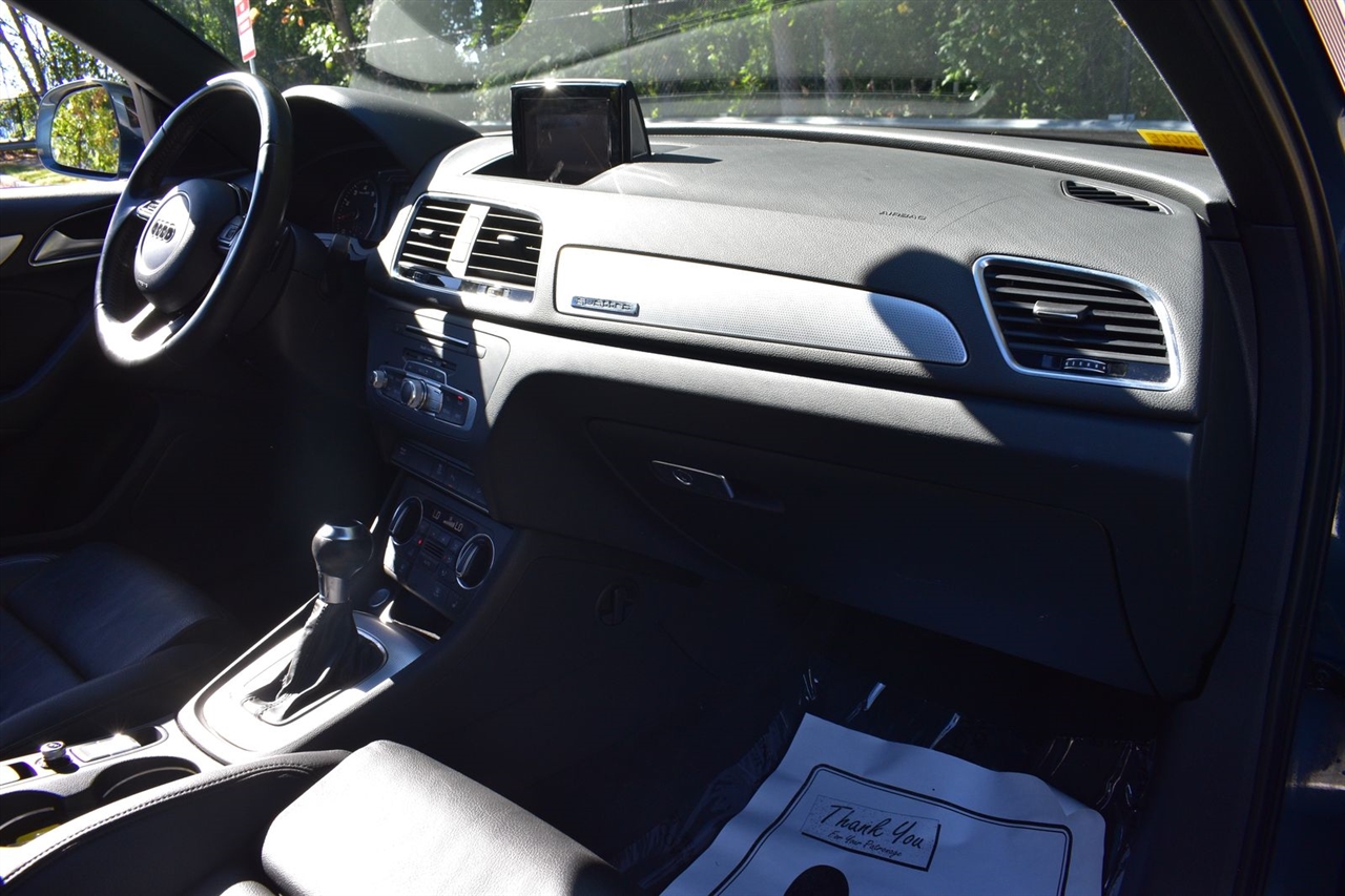 Audi Q3 2.0 TFSI Sport Premium Plus quattro AWD 2018 Audi Q3 2.0 TFSI Sport Premium Plus quattro AWD 2018