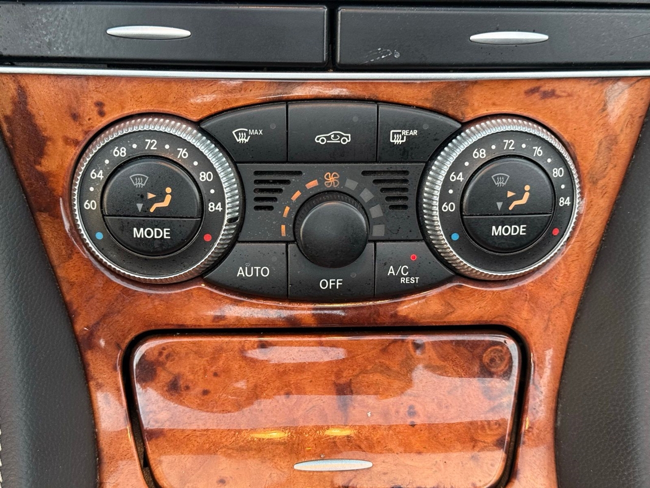 Mercedes-Benz SL-Class 2dr Roadster SL 550 2011