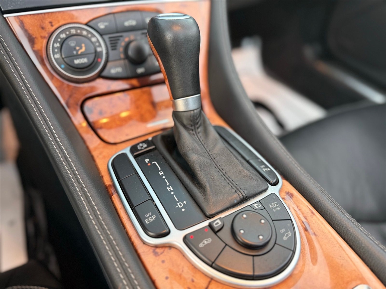 Mercedes-Benz SL-Class 2dr Roadster SL 550 2011