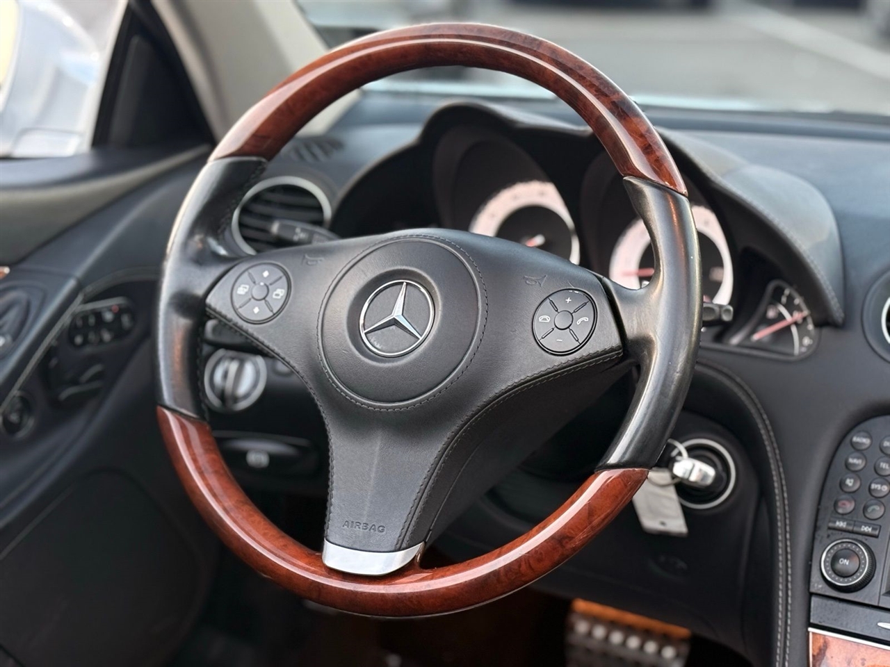 Mercedes-Benz SL-Class 2dr Roadster SL 550 2011