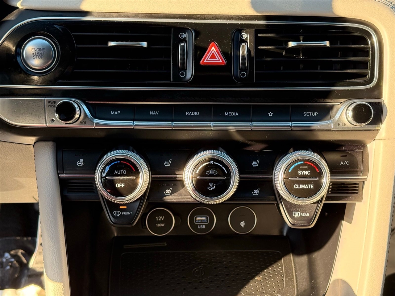 Genesis G70 2.0T AWD 2023