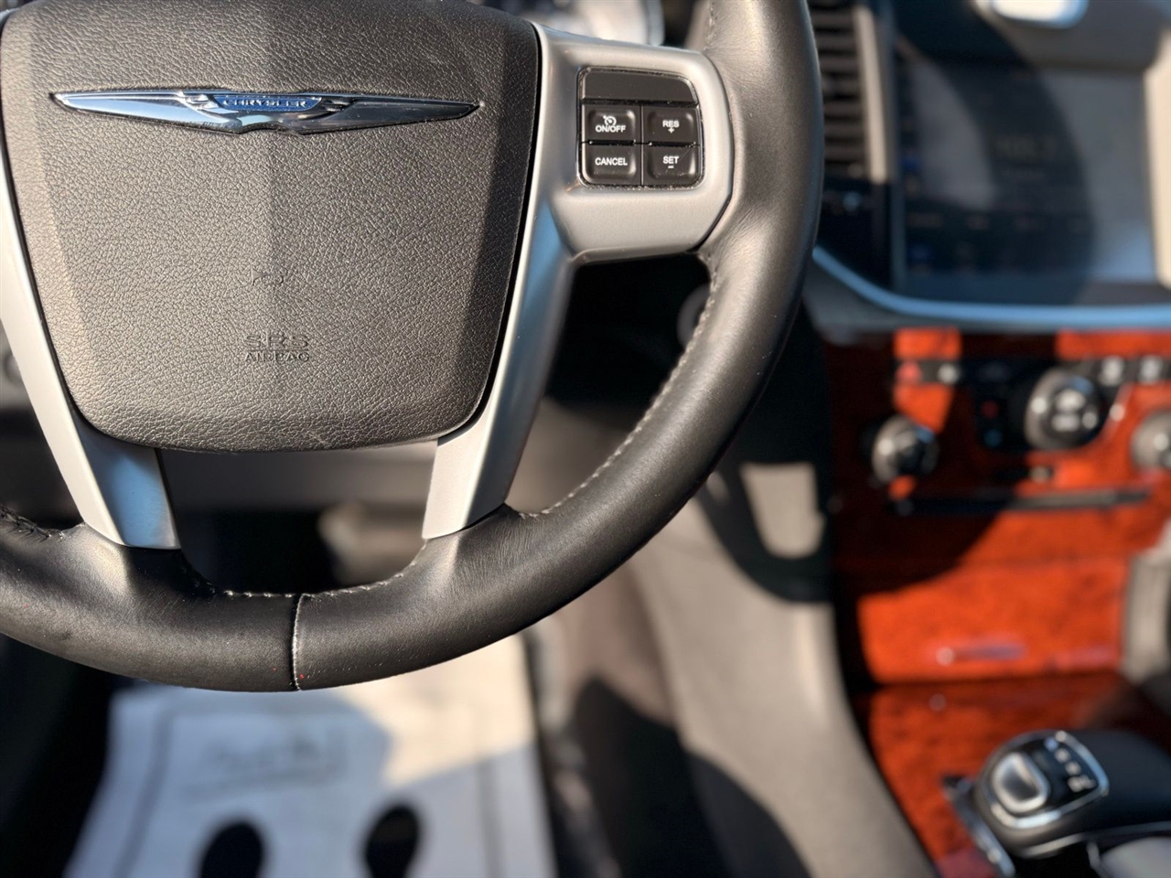 Chrysler 300 4dr Sdn RWD 2014