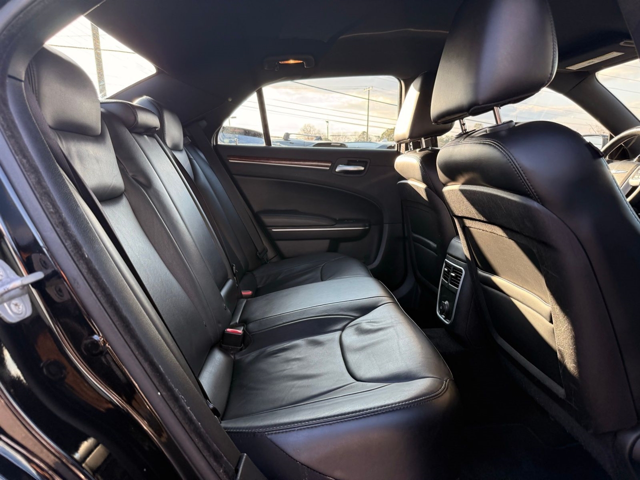 Chrysler 300 4dr Sdn RWD 2014