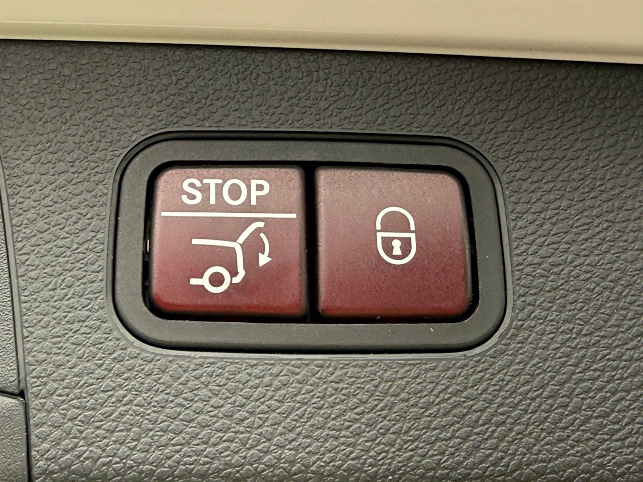 Mercedes-Benz GLC GLC 300 4MATIC SUV 2017