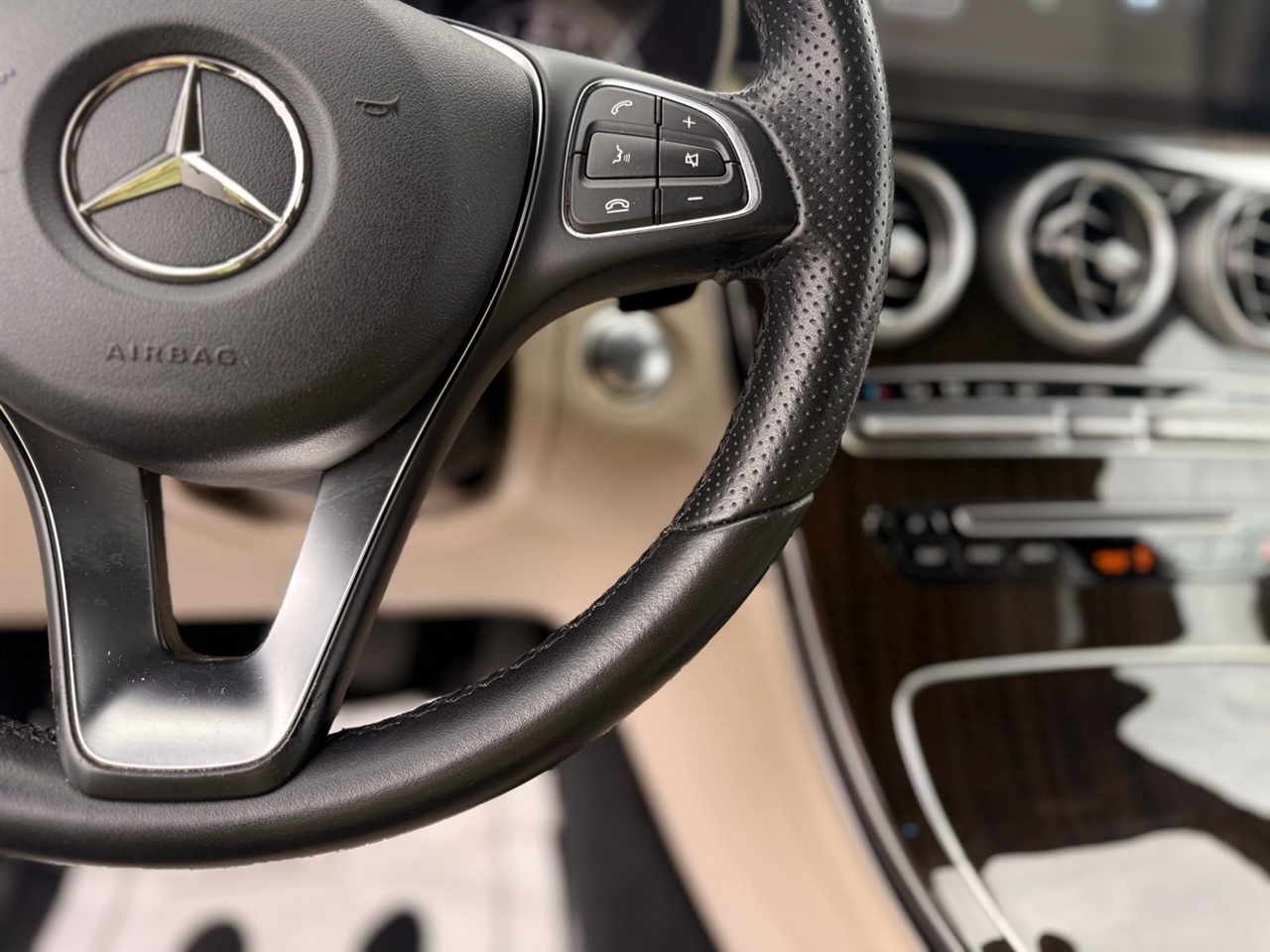 Mercedes-Benz GLC GLC 300 4MATIC SUV 2017