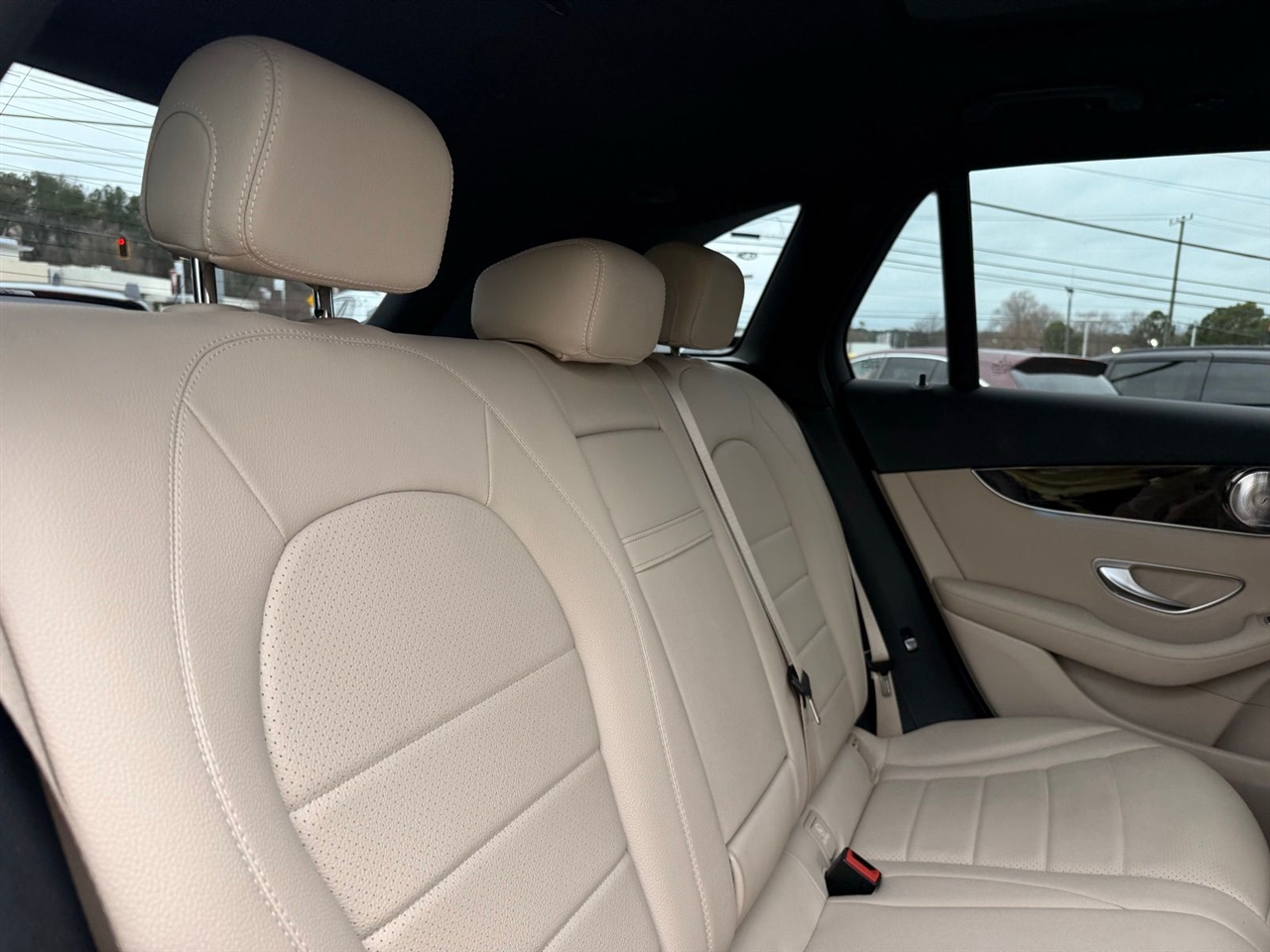 Mercedes-Benz GLC GLC 300 4MATIC SUV 2017