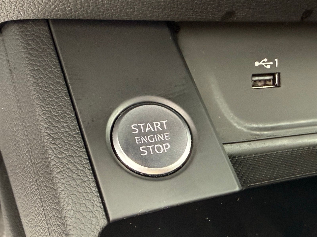 Audi A4 Sedan Premium 40 TFSI quattro 2021