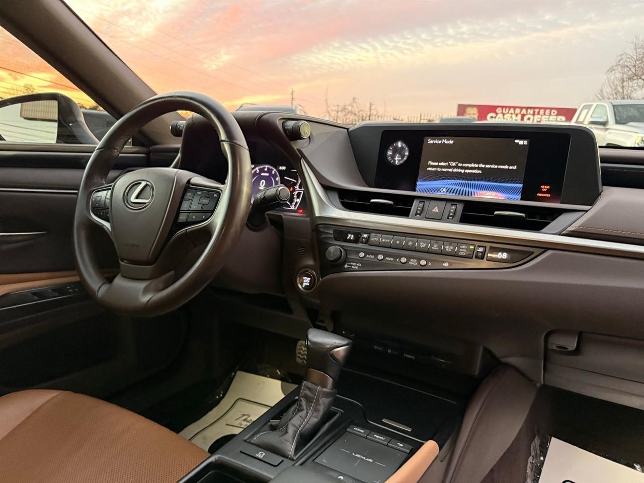 Lexus ES  2019