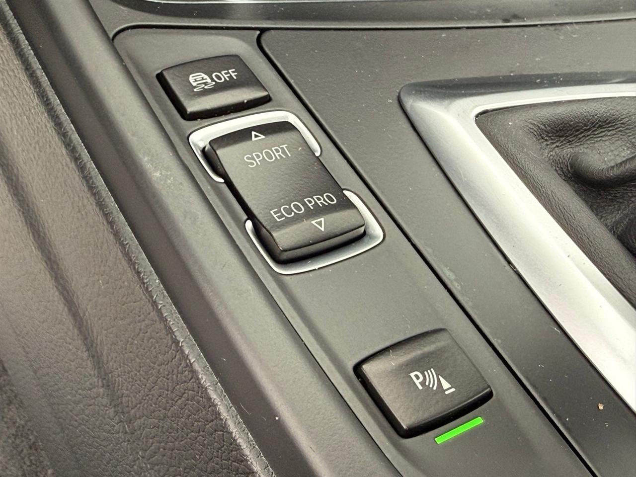 BMW 3 Series 4dr Sdn 328i xDrive AWD SULEV South Africa 2016