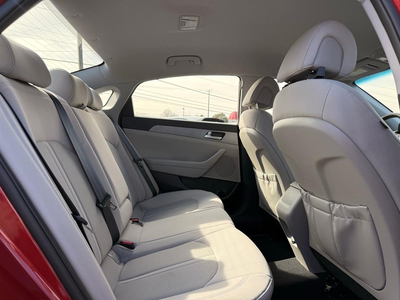 Hyundai Sonata SE 2.4L 2017