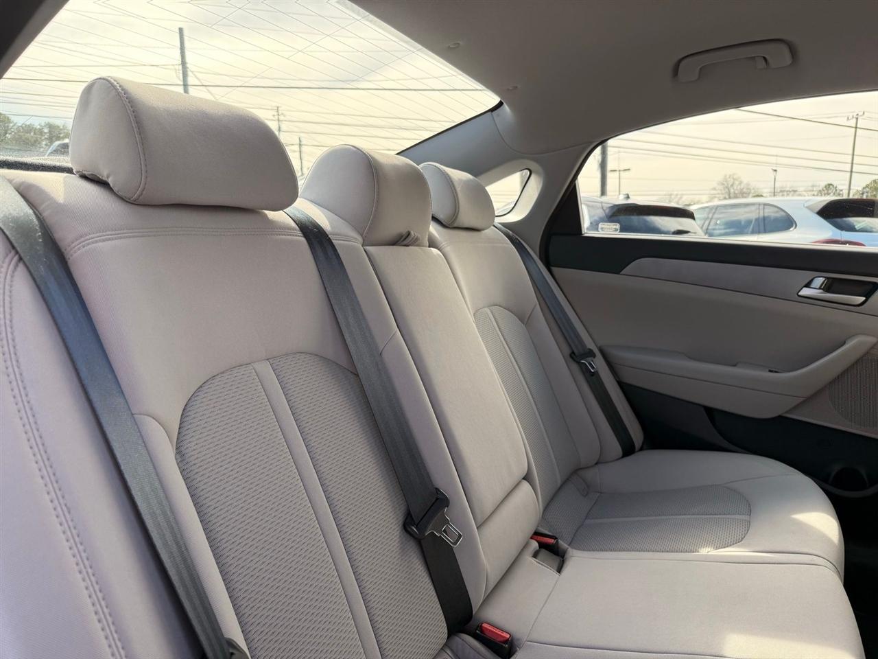 Hyundai Sonata SE 2.4L 2017