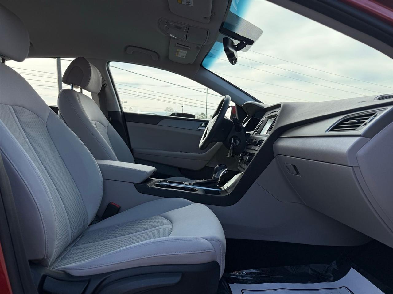 Hyundai Sonata SE 2.4L 2017