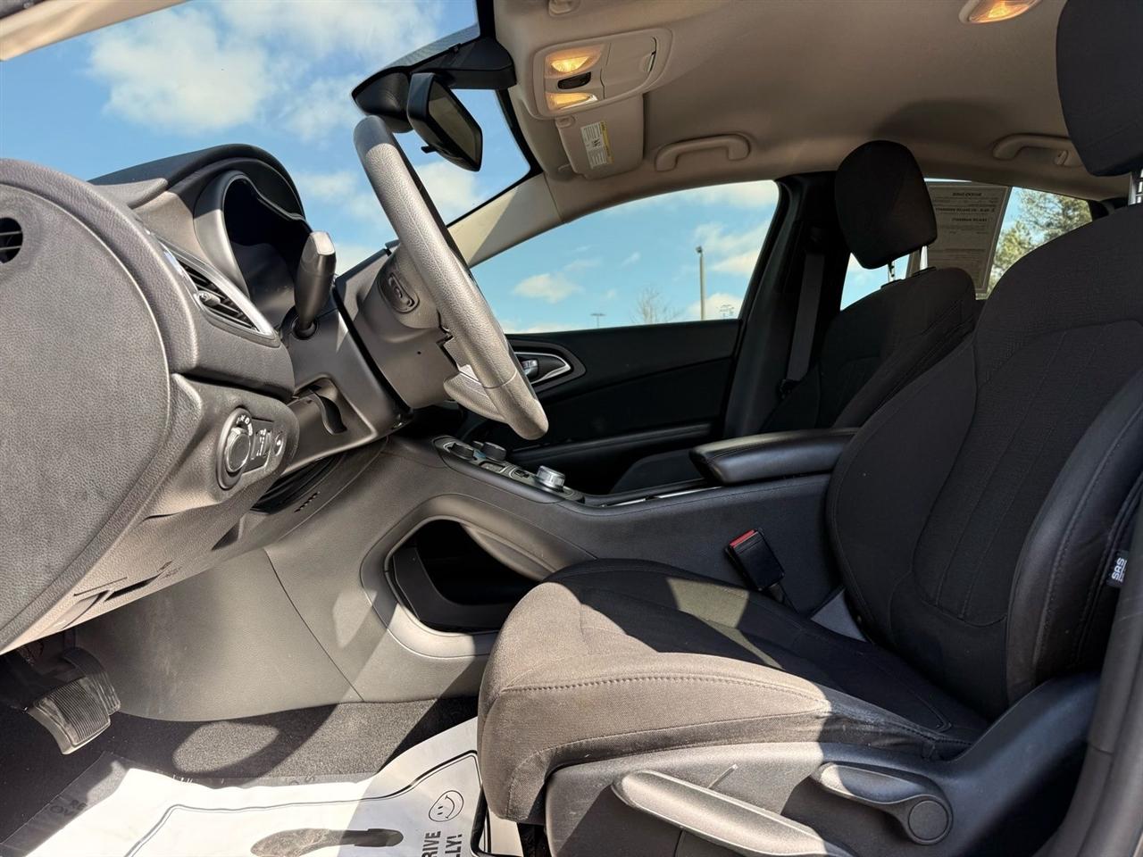 Chrysler 200 4dr Sdn Limited FWD 2016