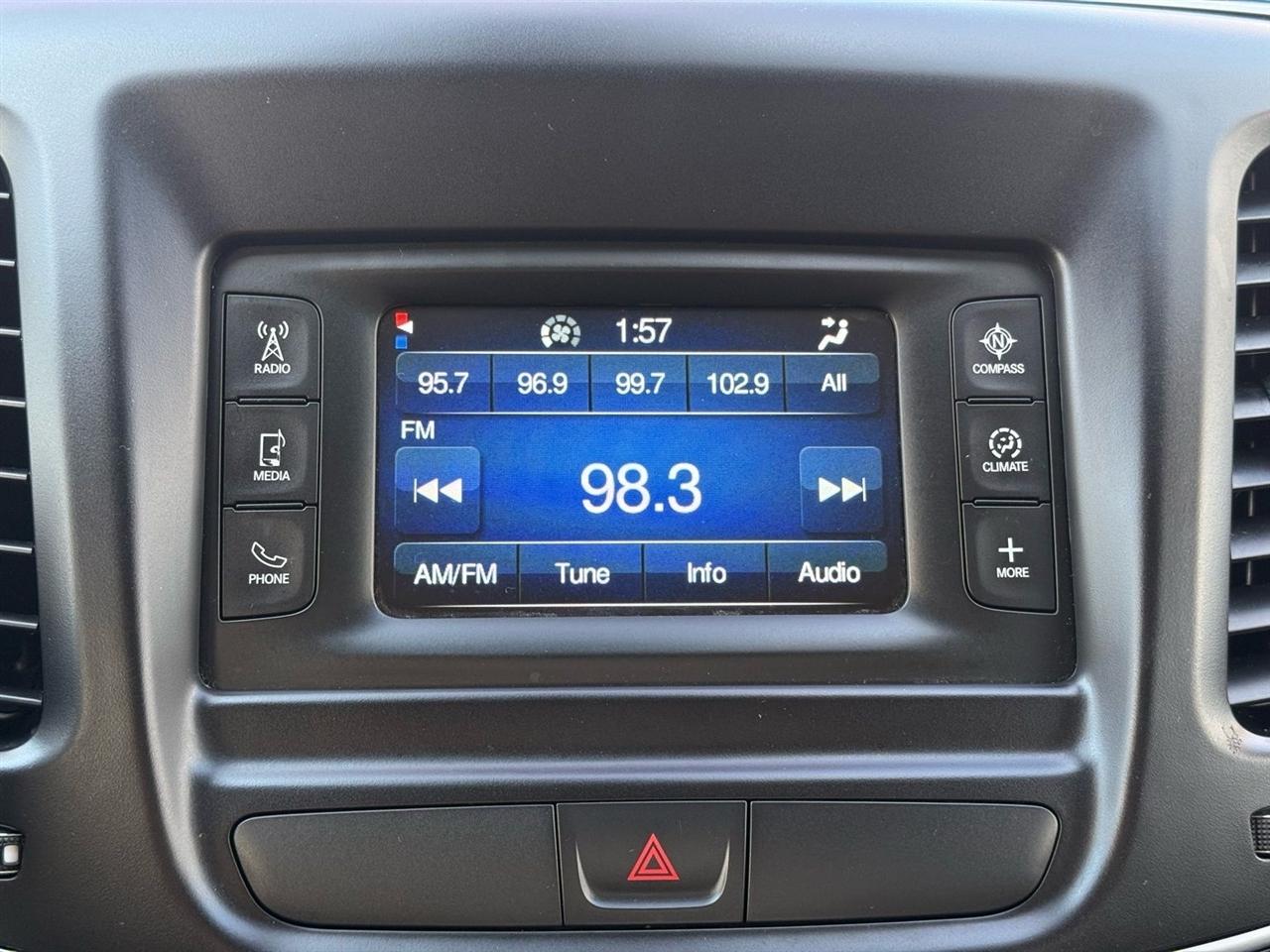 Chrysler 200 4dr Sdn Limited FWD 2016