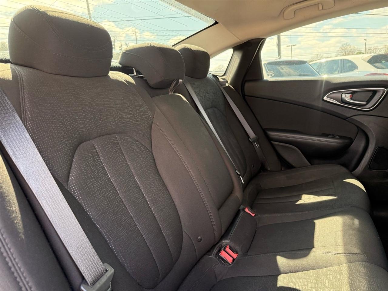 Chrysler 200 4dr Sdn Limited FWD 2016