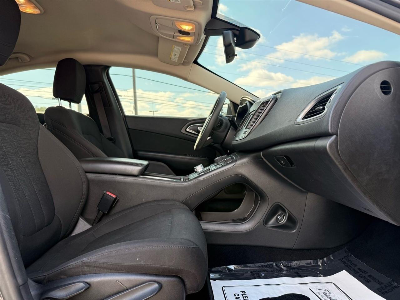 Chrysler 200 4dr Sdn Limited FWD 2016