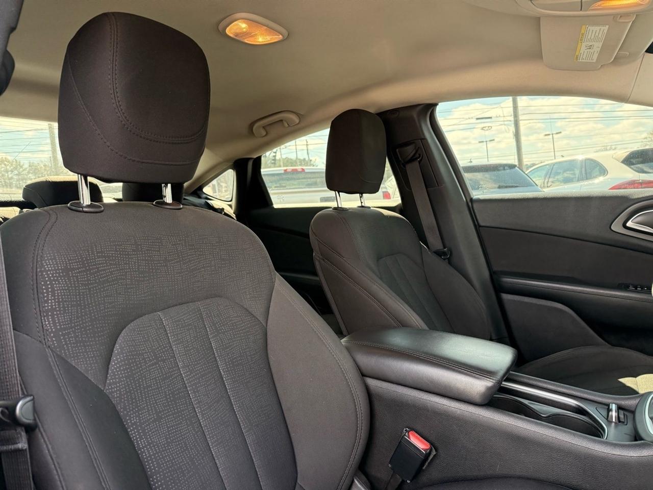 Chrysler 200 4dr Sdn Limited FWD 2016