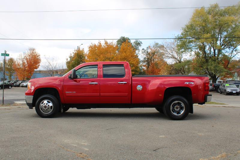 GMC Sierra 3500HD SLE Crew Cab 4WD 2011 GMC Sierra 3500HD SLE Crew Cab 4WD 2011