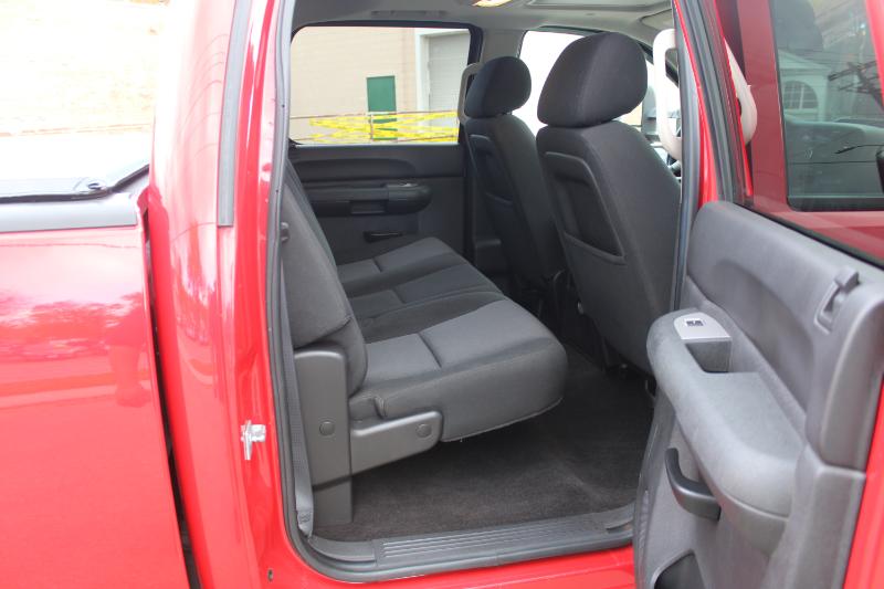 GMC Sierra 3500HD SLE Crew Cab 4WD 2011 GMC Sierra 3500HD SLE Crew Cab 4WD 2011