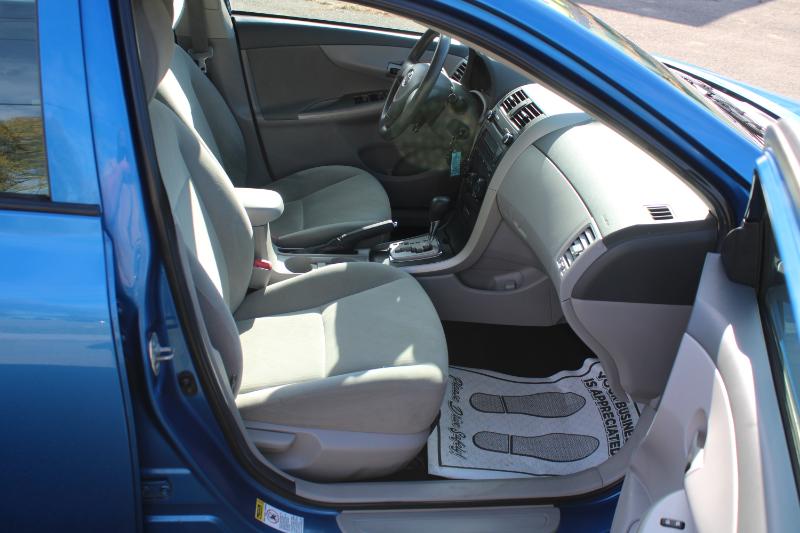 Toyota Corolla LE 4-Speed AT 2010 Toyota Corolla LE 4-Speed AT 2010