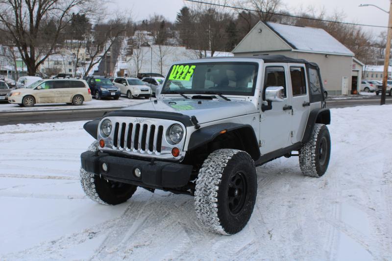 Jeep Wrangler Unlimited Sahara 4WD 2011