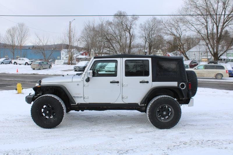 Jeep Wrangler Unlimited Sahara 4WD 2011