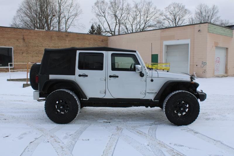 Jeep Wrangler Unlimited Sahara 4WD 2011