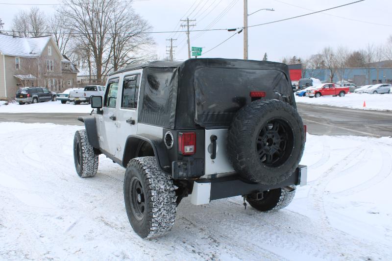 Jeep Wrangler Unlimited Sahara 4WD 2011