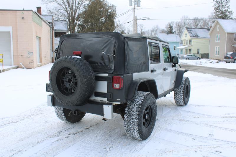 Jeep Wrangler Unlimited Sahara 4WD 2011