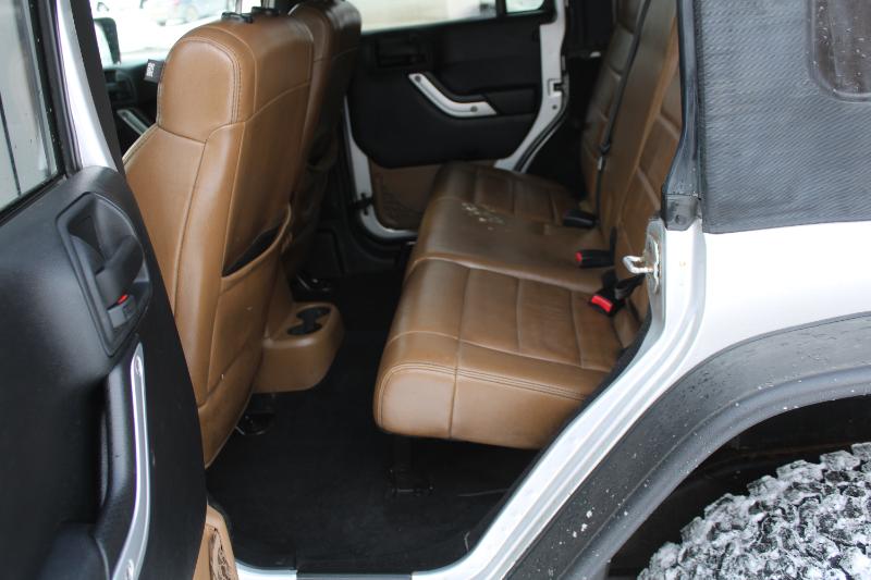 Jeep Wrangler Unlimited Sahara 4WD 2011