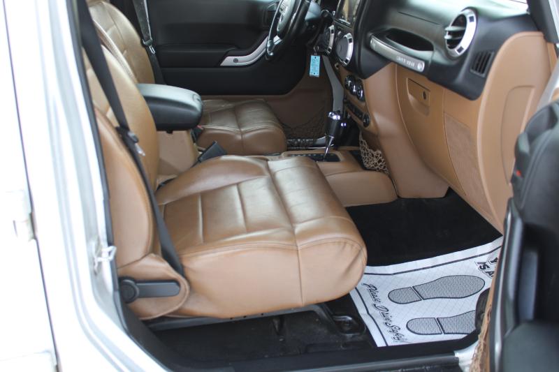 Jeep Wrangler Unlimited Sahara 4WD 2011