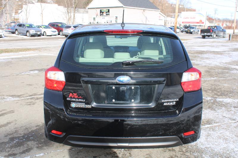 Subaru Impreza Base 5-Door 2012