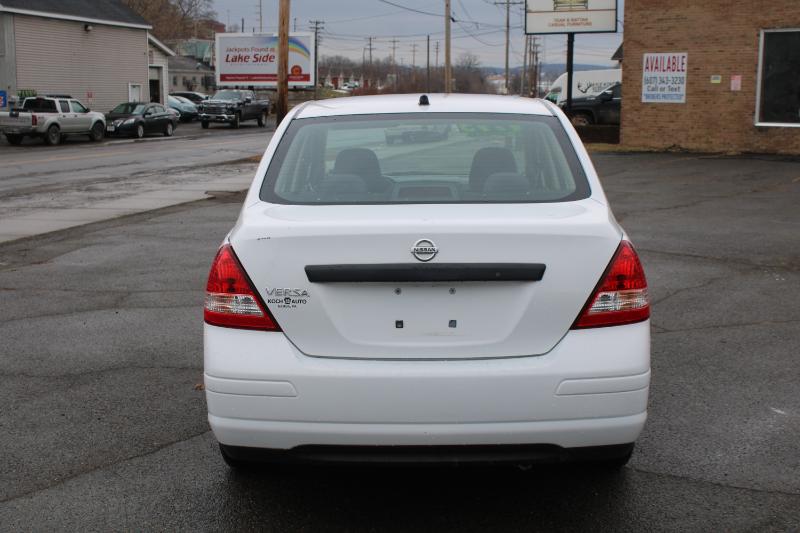 Nissan Versa 1.6 Base Sedan 2009