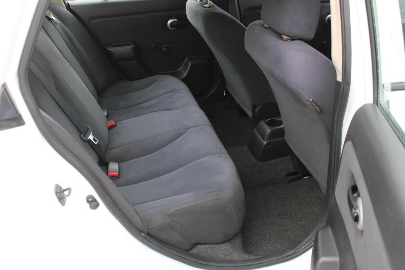 Nissan Versa 1.6 Base Sedan 2009